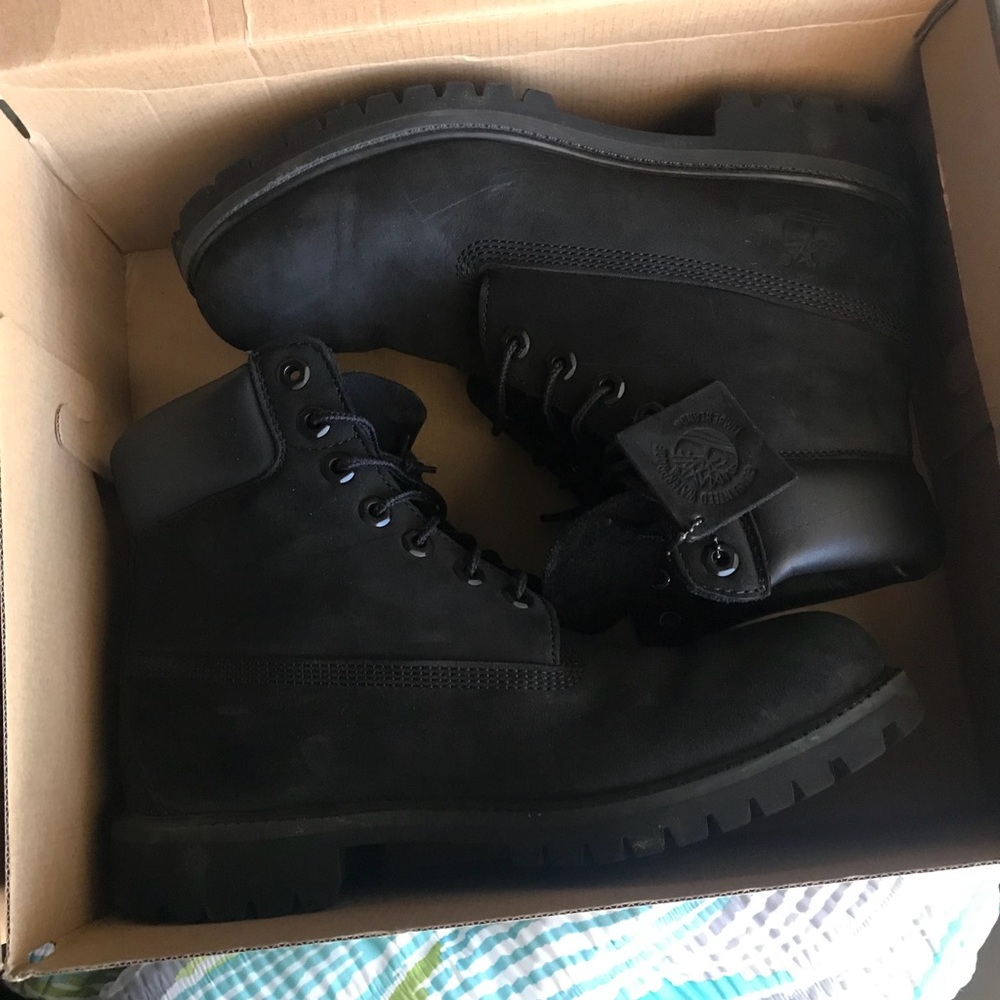 All black timberland boots